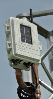 Transmitter-Box am Mast